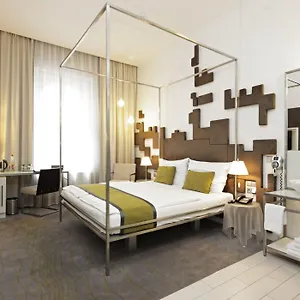 Pure White 4*, Praga Czechy